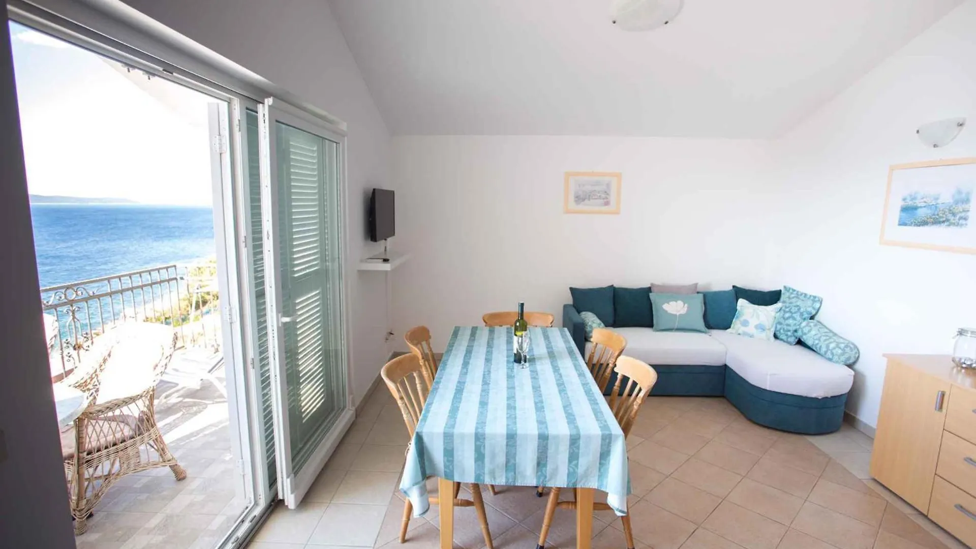 Apartment Okrug Gornji 3 特罗吉尔 克罗地亚