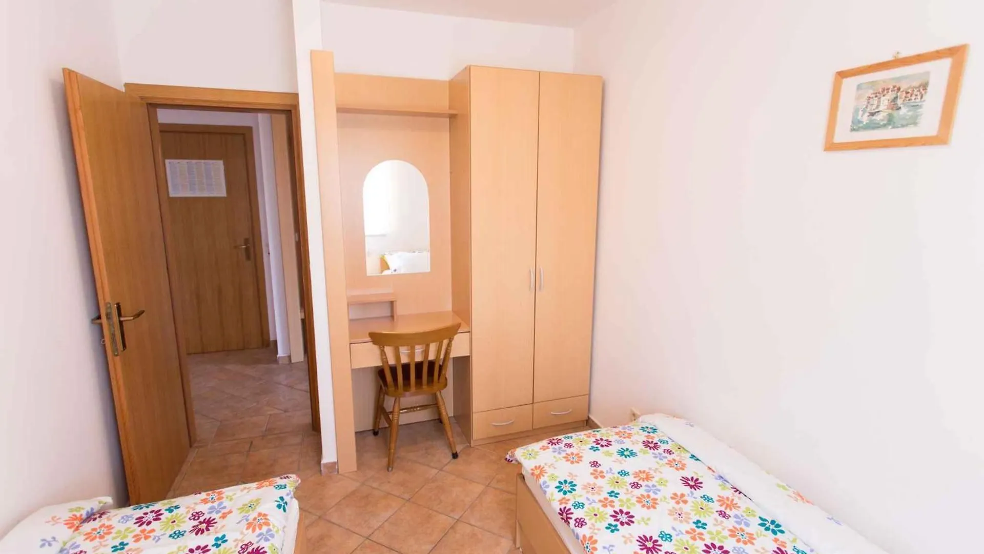 Apartment Okrug Gornji 3 特罗吉尔