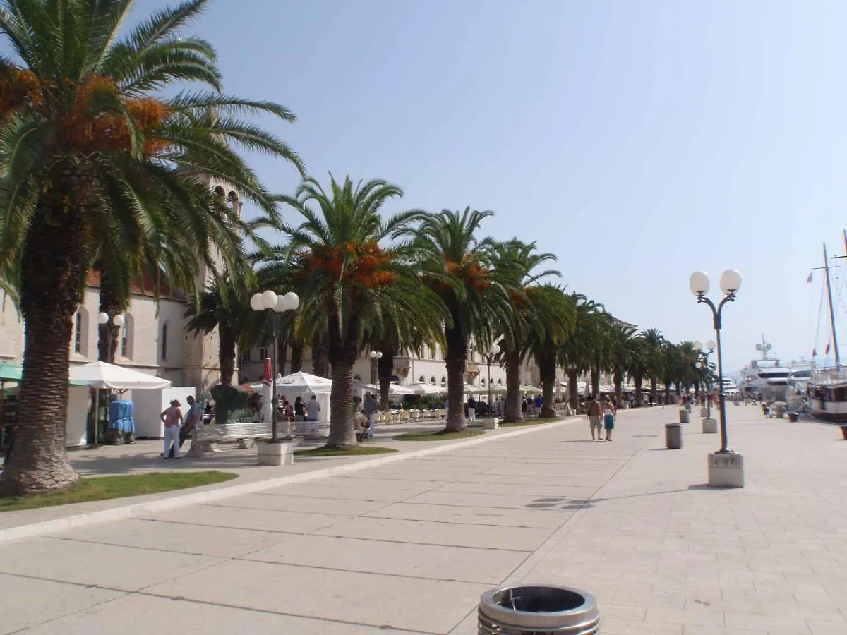 Apartment Okrug Gornji 3 Trogir