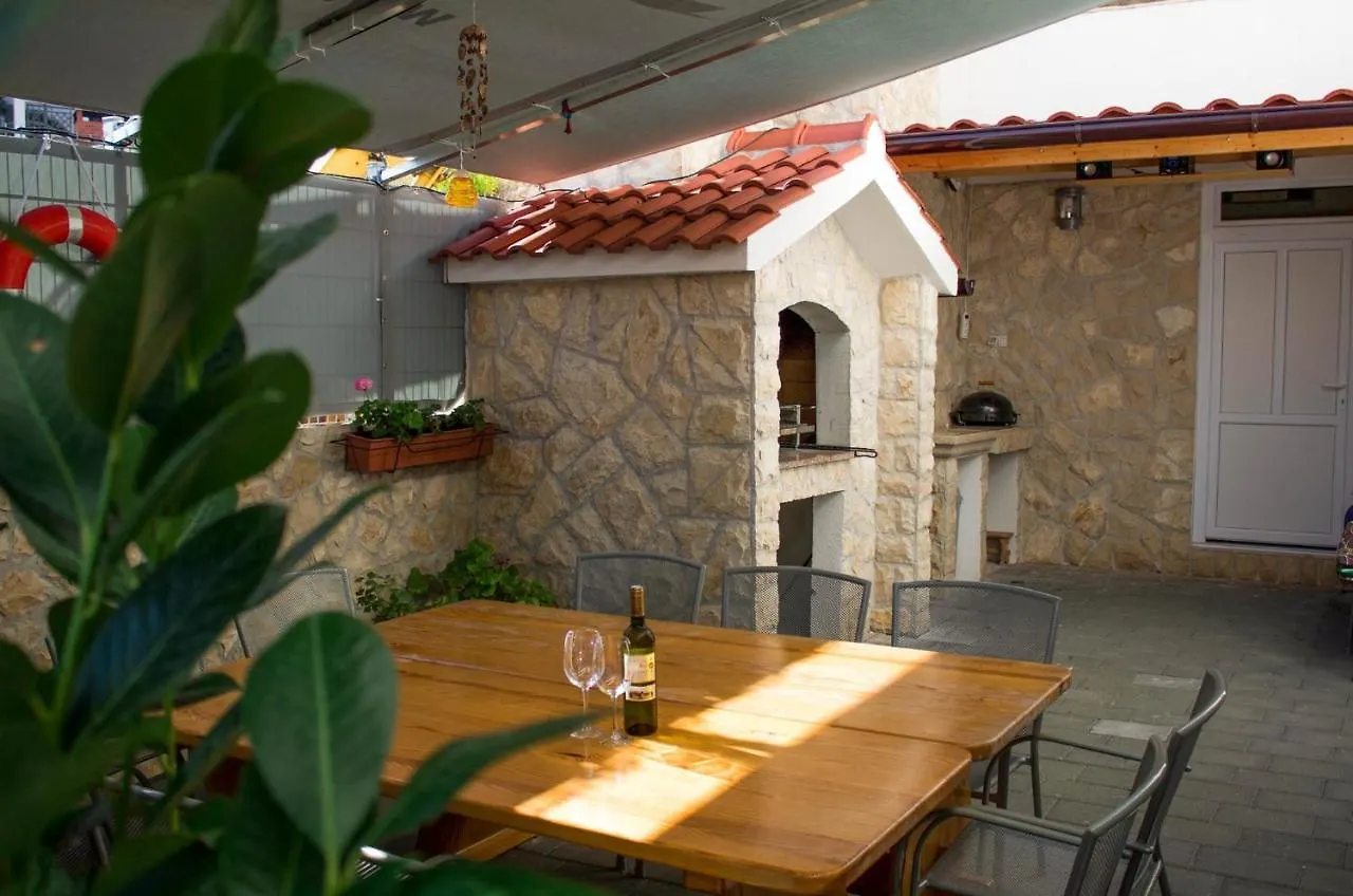 Apartment Okrug Gornji 3 Trogir